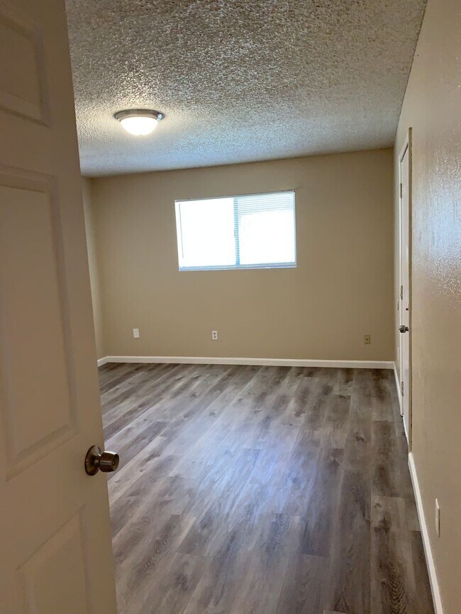 Building Photo - 4401 Parkwood Ct