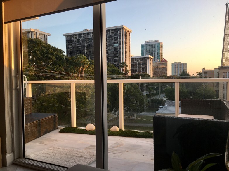 Building Photo - 1650 Brickell Ave