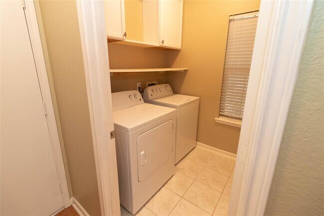 Building Photo - 21534 Pointed Oak Ln