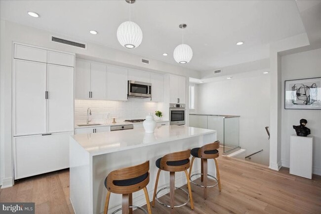 Building Photo - 923 V St NW