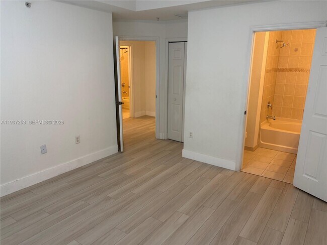 Building Photo - 10901 NW 83rd St