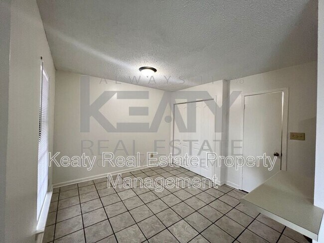 Building Photo - 113 Shekel Dr