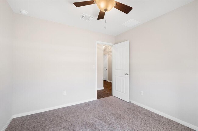 Building Photo - 117 Cranbrook Ln