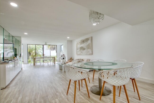 Building Photo - 4246 Deste Ct