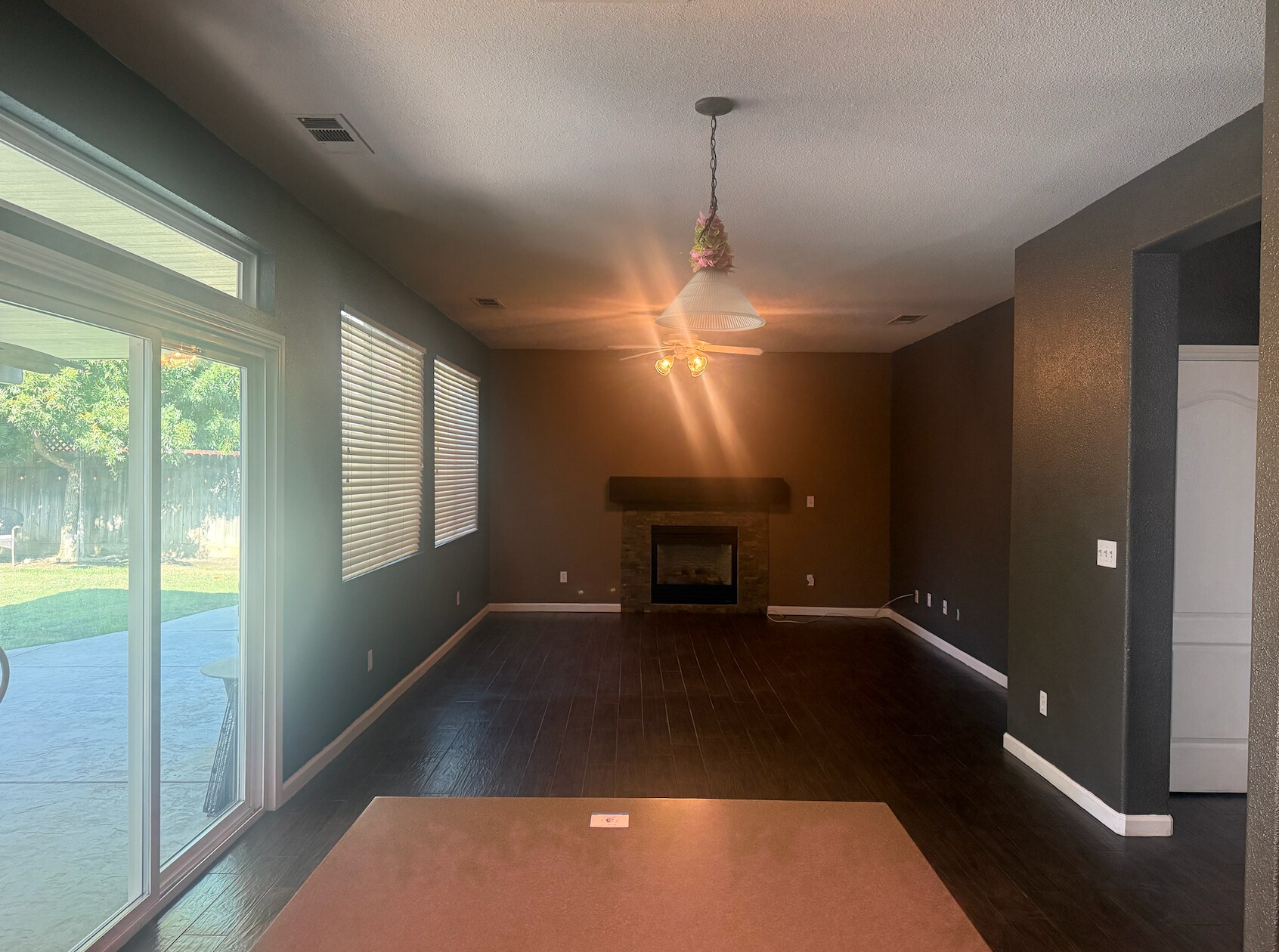 Family Room - 958 Ryan Ave