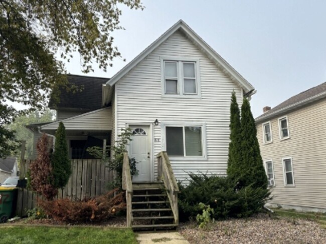 Building Photo - 817 Christiana St