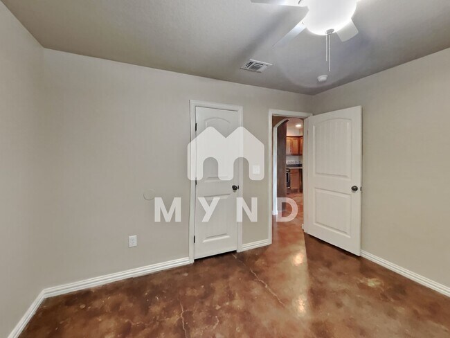 Building Photo - 127 Jolin Ln