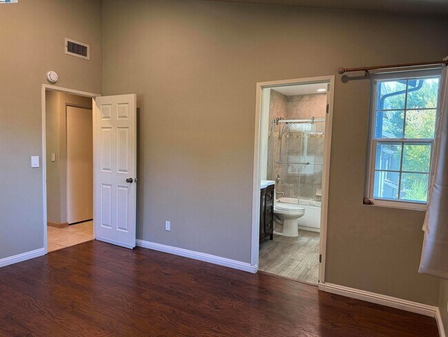 Building Photo - 7765 Canyon Meadows Cir