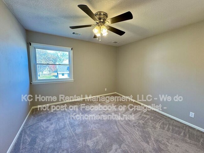 Building Photo - 9817 W 83rd Terrace