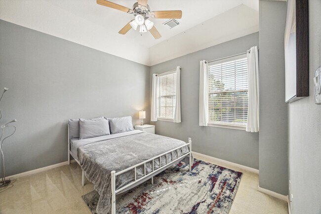 Building Photo - 2403 Clippers Square