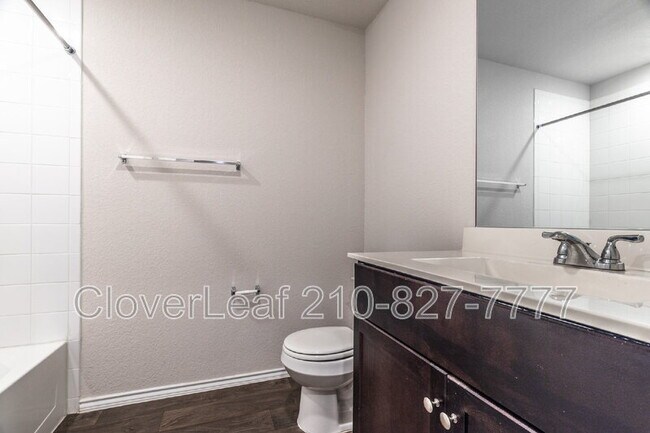 Building Photo - 825 Gerardia Ct