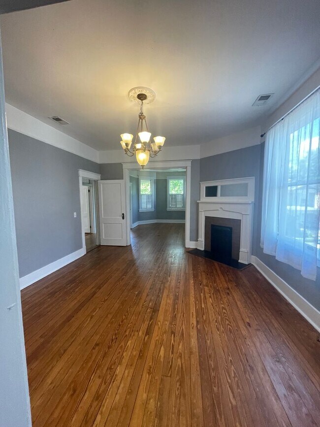 Building Photo - 3 Bedroom 2 Bathroom Baldwin Park upstairs unit 1 off street parking