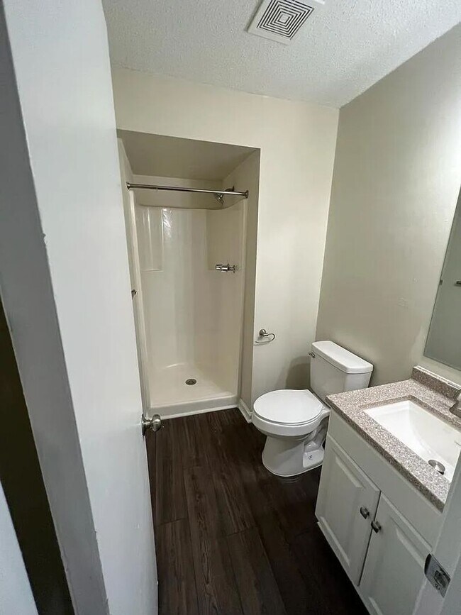 Building Photo - Newly renovated Quadplex with close proximity to Harbison Blvd - 3643 Apt A