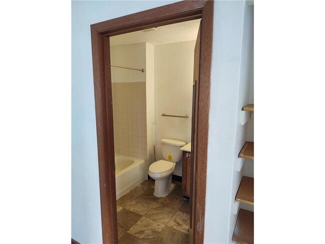 Building Photo - 222 6th St SW