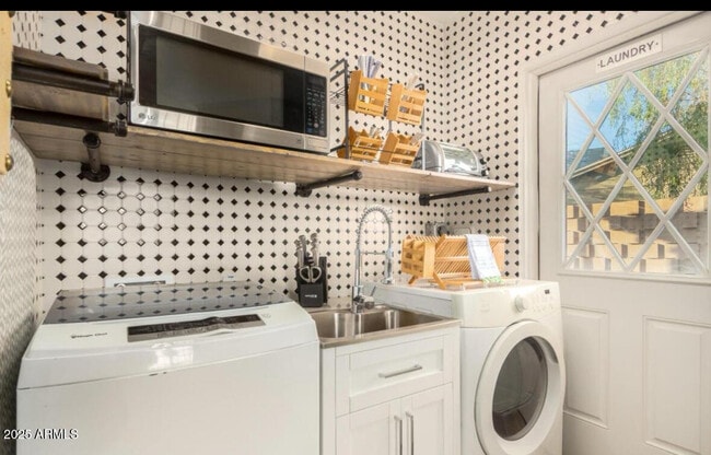 Building Photo - 1720 N Whittier Dr