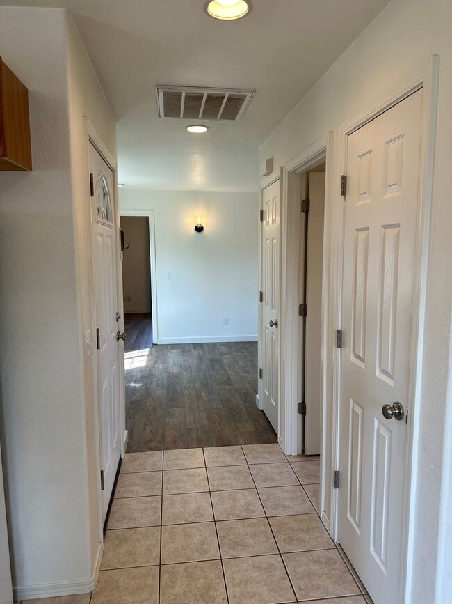 Building Photo - Charming 1 bedroom 1 bath house in Springfield!