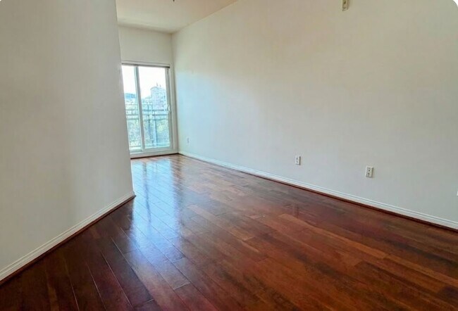 Building Photo - 450 J St