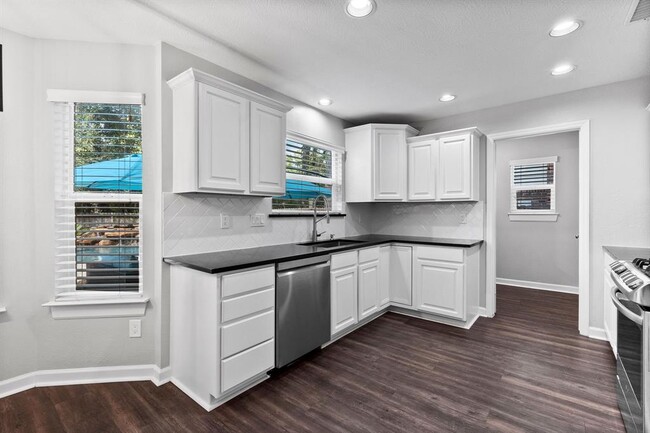 Building Photo - 231 E Golden Arrow Cir