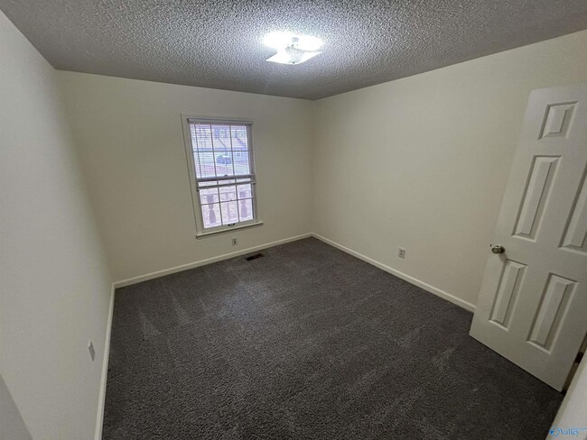 Building Photo - 137 Oakcrest Rd