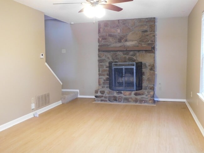 Building Photo - 12721 Valleywood Dr