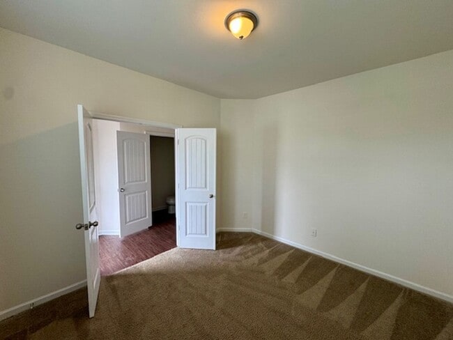 Building Photo - Crosstowne Townhome Available NOW!