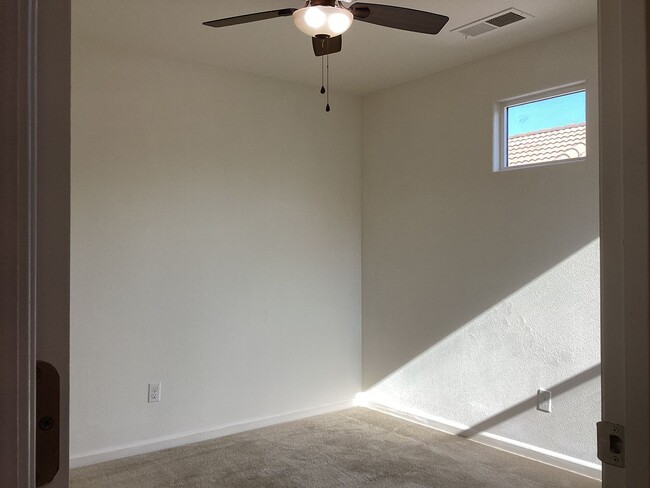 Building Photo - 1587 Etchings Way