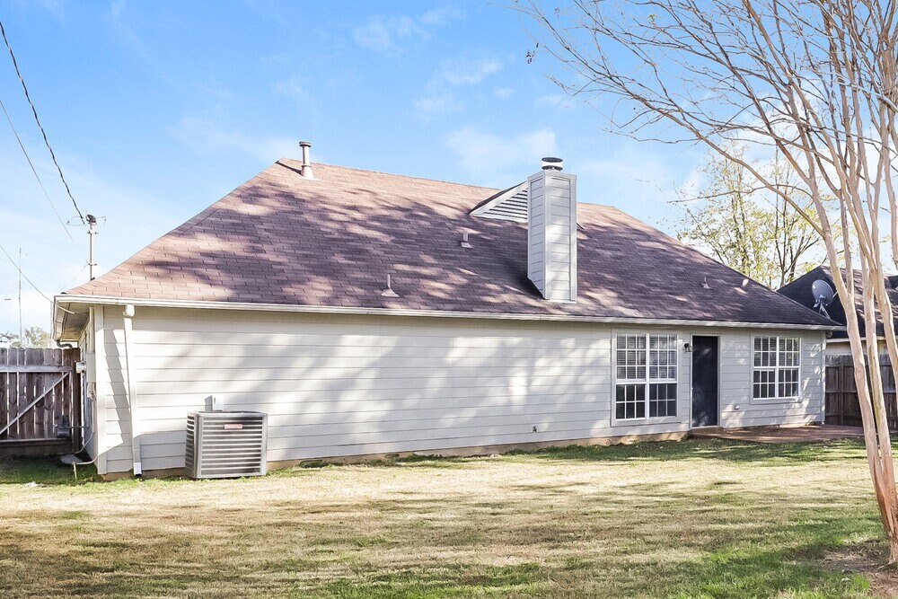 Building Photo - 5975 Cottage Hill Dr