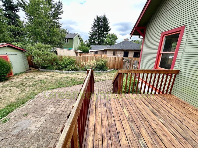 Building Photo - 2-Bedroom House with Fully Fenced Backyard...