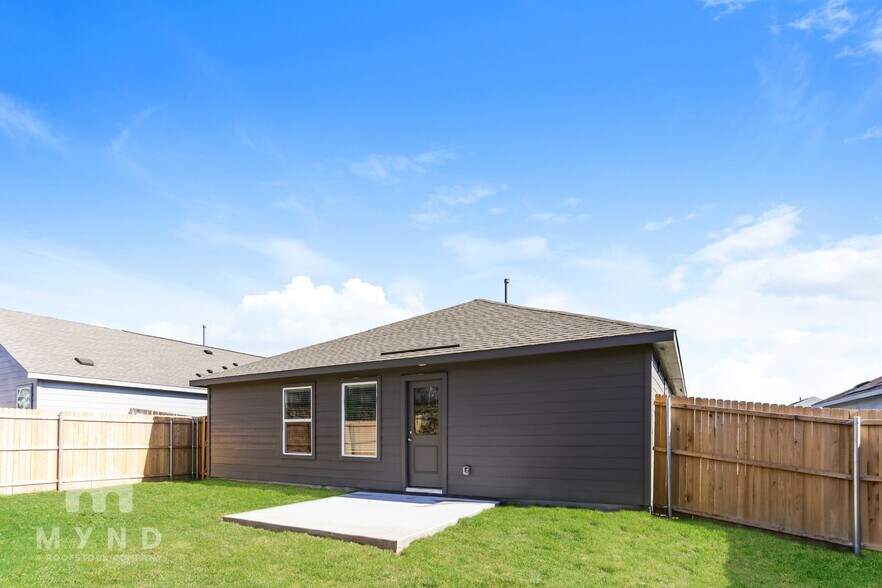 Building Photo - 2732 Ctr Crk Ln