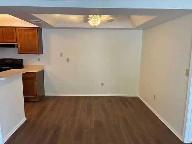 Building Photo - **COMFY 2 BEDROOM/2 FULL BATHROOM CONDO IN PHOENIX (48TH STREET & ELLIOT)**
