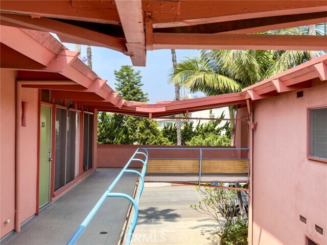 Building Photo - 1400 Hayworth Ave