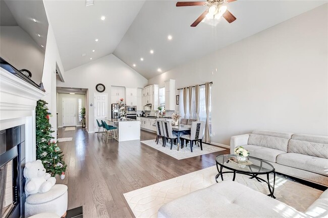 Building Photo - 722 Kingston Pl