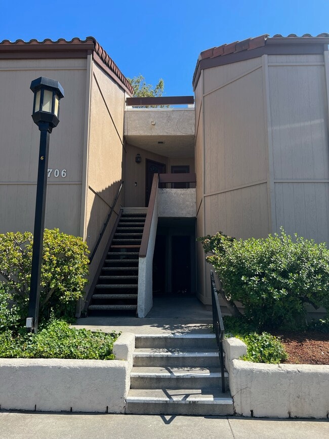 Building Photo - 1706 Sinaloa Rd