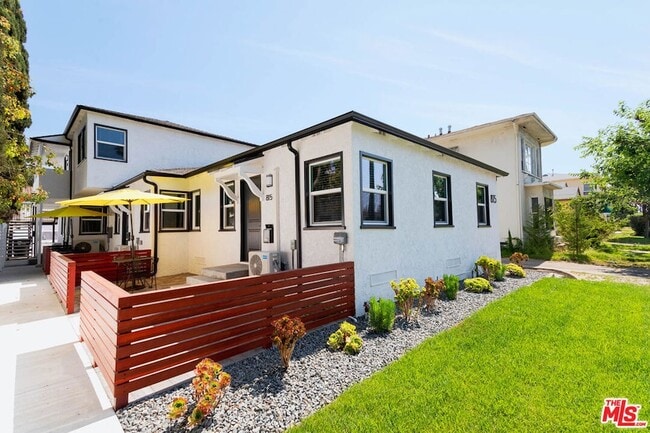 Building Photo - 815 W Glenoaks Blvd