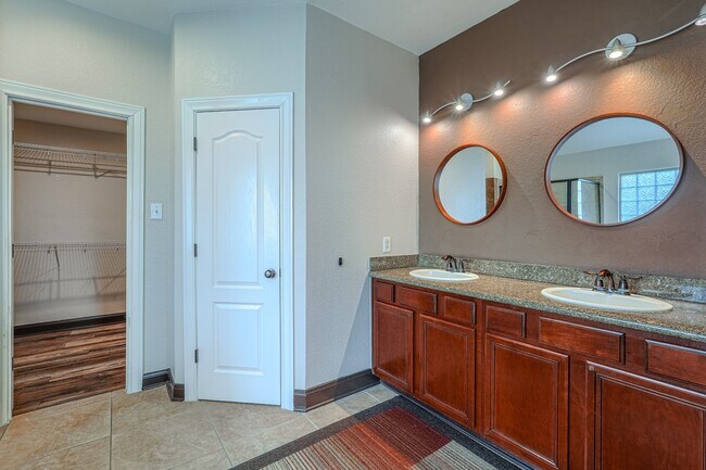 Building Photo - 42 Rocky Point Ct