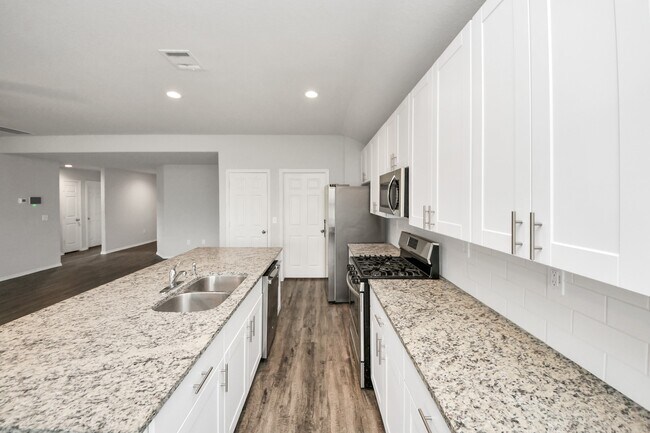 Building Photo - 20715 Southern Wds Blvd