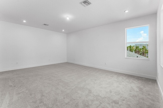 Building Photo - 888 SW Newfield Ave