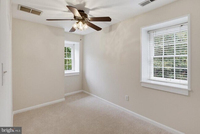 Building Photo - 871 Oella Ave