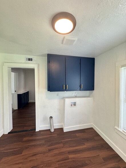 Building Photo - 309 J Johnson
