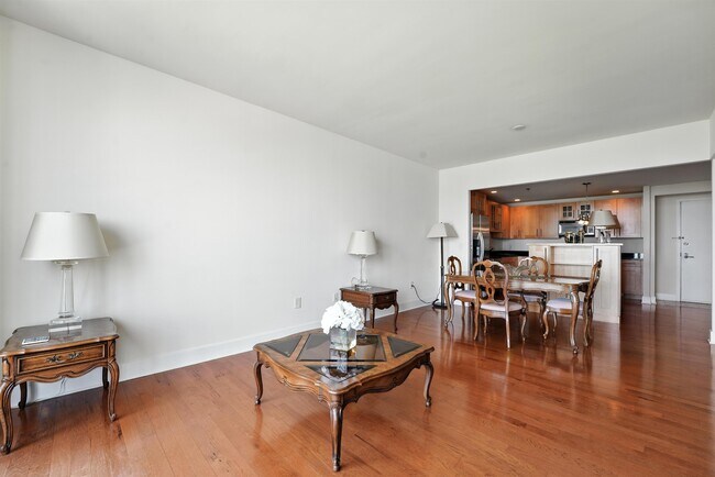 Building Photo - 1025 Maxwell Ln