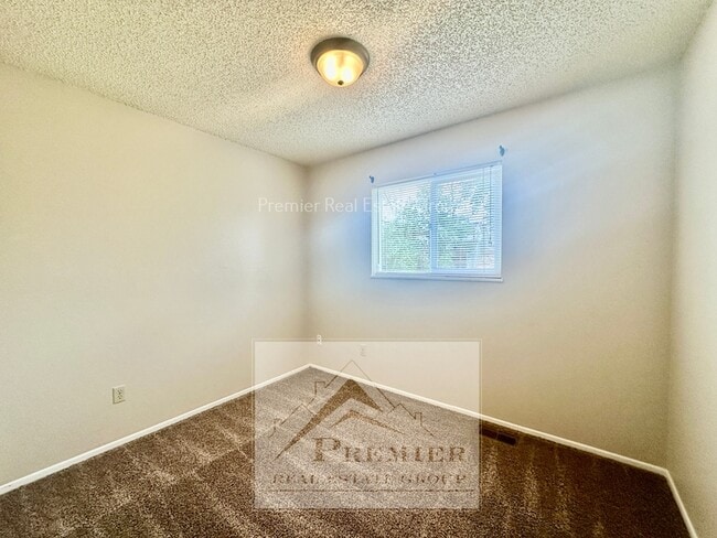 Building Photo - 6873 Metropolitan St
