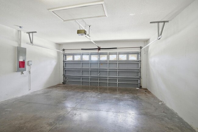 Building Photo - 5356 W Oak Park Blvd