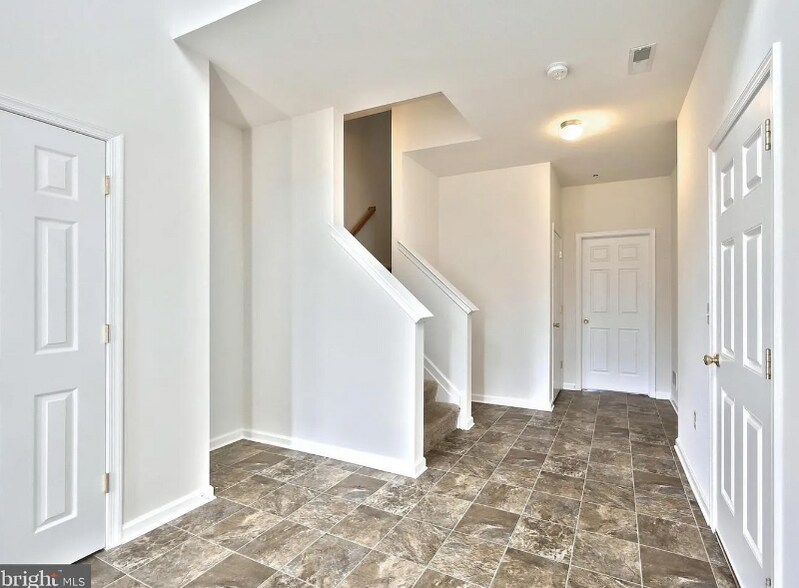 Building Photo - 2304 Sunny Hill Cir