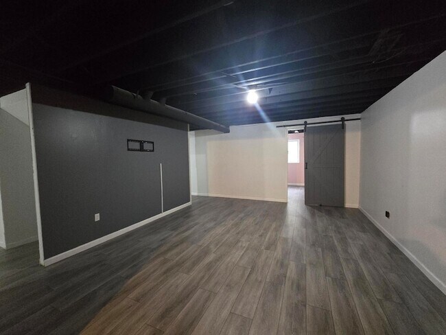 Building Photo - 10091 Pearwood Dr