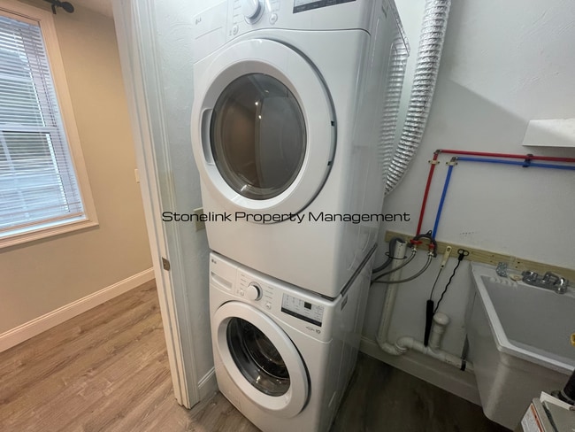 Building Photo - Fully Renovated Condo For Rent in Barrington!