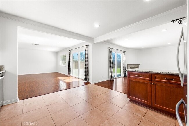 Building Photo - 5892 Meadowlark Dr