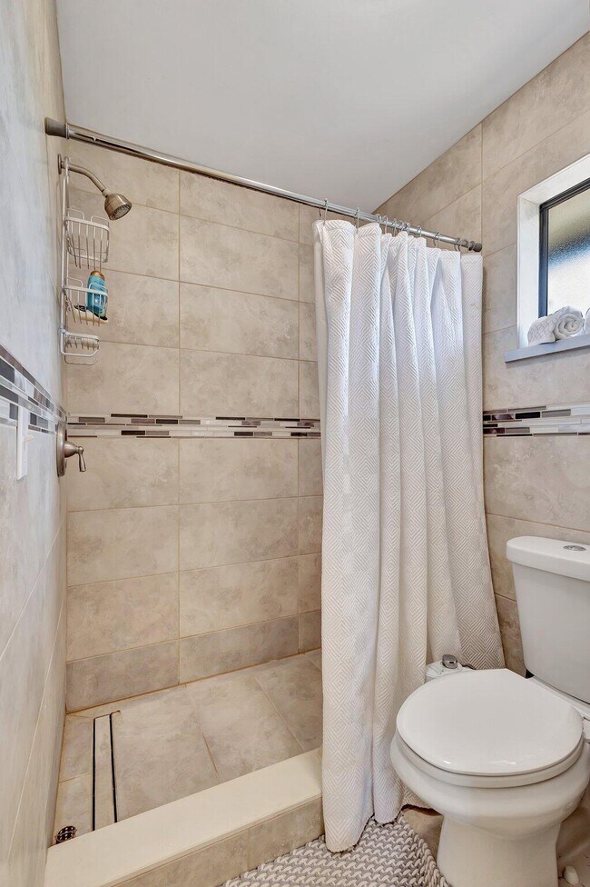 Building Photo - 5446 Reynolds Rd