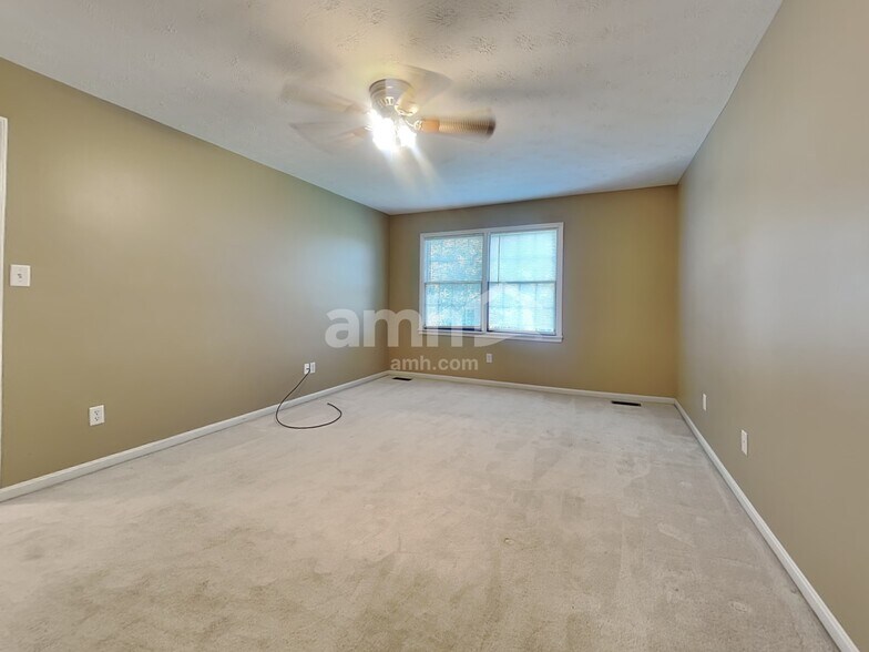 Building Photo - 643 Cassel Creek Dr
