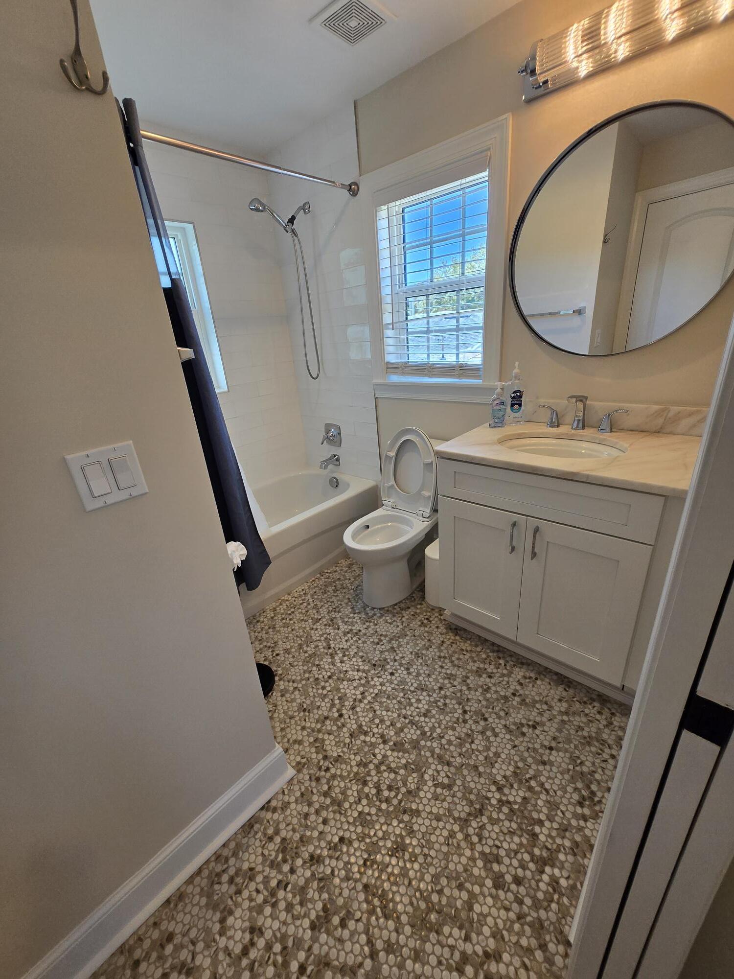 Building Photo - 2495 13th Ave N