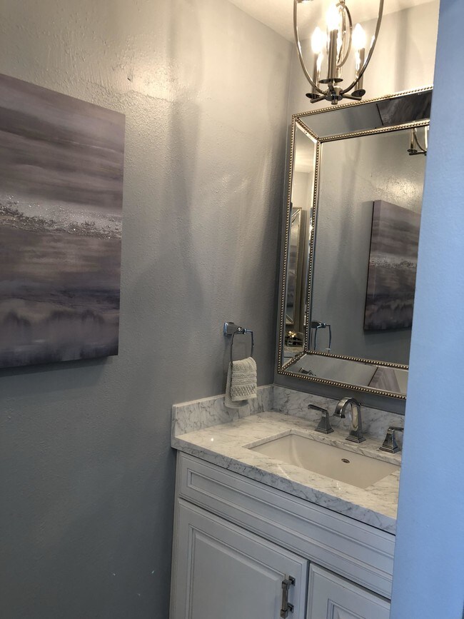 Building Photo - 736 Gould Ave